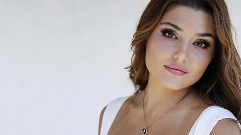 Hande Erçel Kimdir?